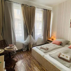  Апартаменты Old Town Benediktska 6