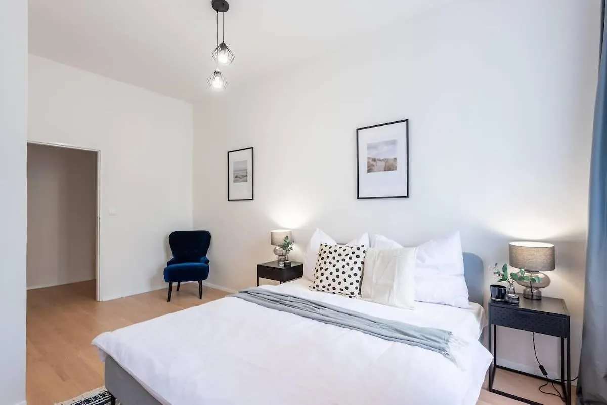 Urban 2Br Haven With Sofa Bed In Central Prague Apartment
