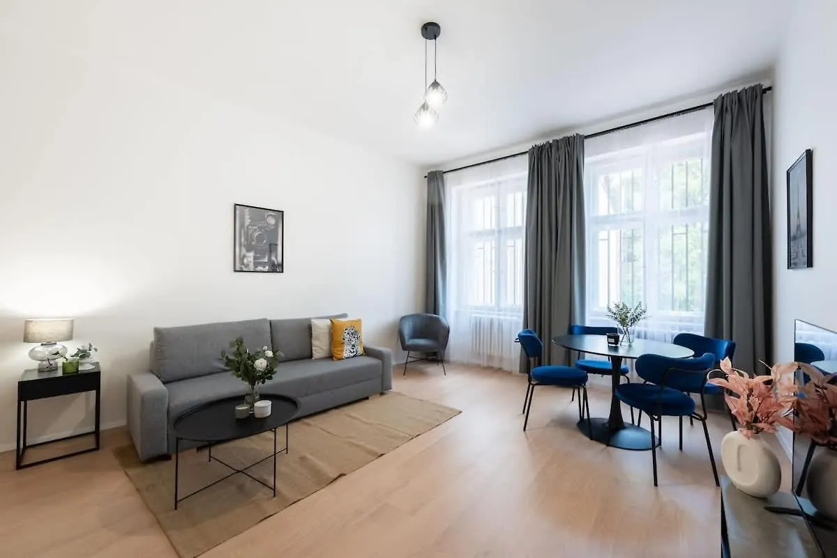 Urban 2Br Haven With Sofa Bed In Central Prague location